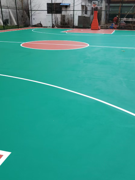 船营 球场长期使用易出现地面开裂